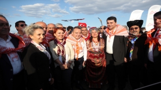 Davutoğlu ile Uysal, Uluslararası Antalya Yörük Türkmen Festivali alanını gezdi