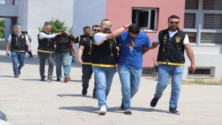 Adana’da kuyumcuyu silahla soyan 2 zanlı tutuklandı