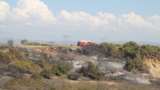 Antalya’da makilik alanda çıkan yangın söndürüldü