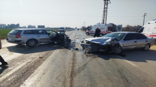 Osmaniye’de iki otomobilin çarpıştığı kazada 3 kişi yaralandı