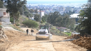 Anamur Belediyesi, evine araç çıkamayan hasta vatandaşın yolunu yaptı