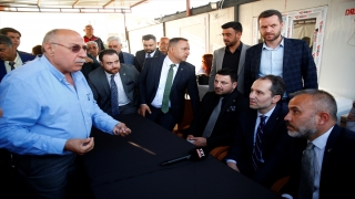 Yeniden Refah Partisi Genel Başkanı Erbakan, Hatay’da çadır kentleri ziyaret etti