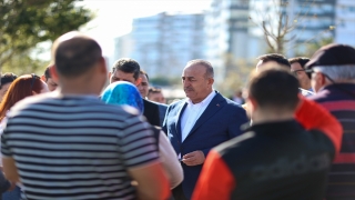 Dışişleri Bakanı Çavuşoğlu, Antalya’da vatandaşlarla buluştu