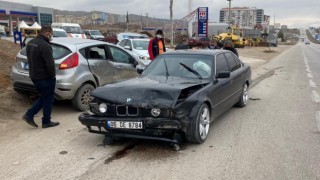Kırıkkalede trafik kazası: 3 yaralı