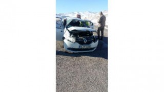 Sivas Gürü’nde trafik kazası: 2 ağır yaralı