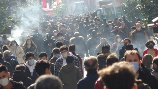 Vaka sayıları artarken İstiklal Caddesindeki kalabalık pes dedirtti