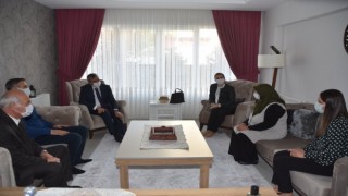 Vali Sezerden şehit Ahmet Sandalcının ailesine ziyaret