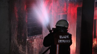 Elazığda metruk ev yangını