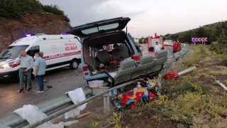 Gümüşhanede tırın kayan dorsesi minibüse çarptı: 7 yaralı