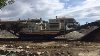 Tekirdağ Büyükşehir Belediyesinin taş kırma makinesini çaldılar