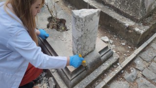 (ÖZEL) 19. yüzyıla ait tarihi mezar taşları onarıldı