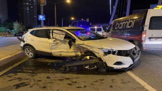 (Özel) Ataşehirde iki otomobil kafa kafaya çarpıştı: 2 yaralı