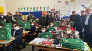Öğretmenler Gününde Nurcan öğretmene ve öğrencilerine 400 fidanla sürpriz yapıldı