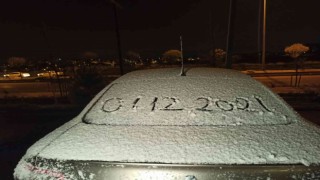 Ankarada yüksek kesimlere mevsimin ilk karı yağdı