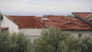 Ünlü tatil merkezi Çeşmeyi hortum vurdu: 20 evin çatısında hasar var