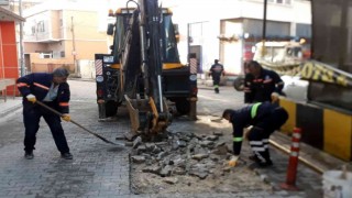 Akdenizde sokaklar asfalt ve kilit taşı ile yenileniyor