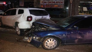 Alkollü sürücü 5 araca çarparak durabildi: 2 yaralı