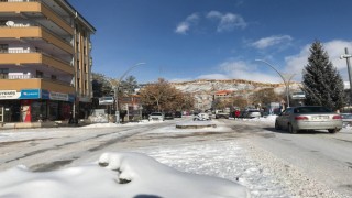 Bayburt güne karla uyandı, okullar tatil edildi