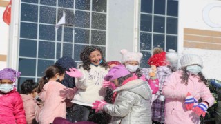 Belediye Başkanından öğrencilere karne hediyesi kar sürprizi oldu