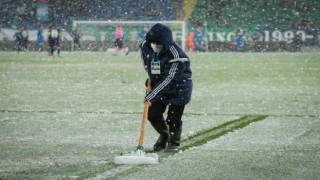 Çaykur Rizespor - Antalyaspor yoğun kar nedeniyle ertelendi