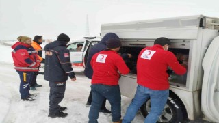 Diyarbakırda karda mahsur kalanlara kumanya yardımı ulaştırıldı