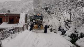 Doğu Karadenizde bin 102 köy ve mahalle yolu kar nedeniyle ulaşıma kapandı