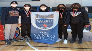 SANKO Okulları öğrencileri okçulukta altın madalya kazandı