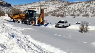 Siirtte karda mahsur kalan 2 hasta kurtarıldı