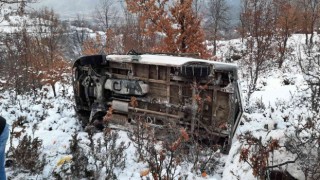 Tokatta minibüs uçuruma devrildi: 1 ölü, 1 yaralı