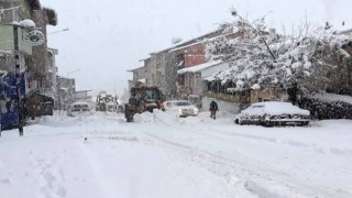 Tuncelide kar nedeniyle bazı yollar trafiğe kapatıldı