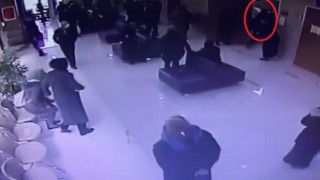 Yalovada hasta ve yakının doktora saldırı anı kamerada