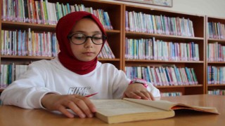 10 yaşındaki Semanur, 1 yılda 234 kitap okudu