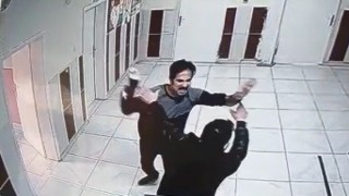 Diyarbakırda öğrencilerin gözü önünde veli ile öğretmen kavga etti
