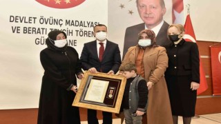 Gümüşhanede şehit ailesine Devlet Övünç Madalyası tevcih töreninde gözyaşları sel oldu