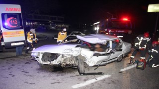 Otomobil tıra arkadan çarptı, sıkışan sürücü yaşamını yitirdi