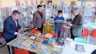 Rektör Prof. Dr. Kazım Uysal, İnköy Ortaokuluna kitap bağışladı