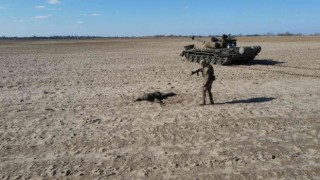 Rus askeri para ödülü karşılığında tankıyla beraber Ukraynaya teslim oldu