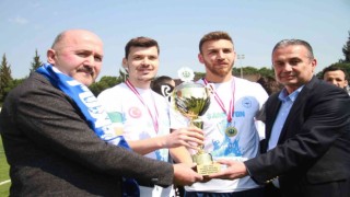 Şampiyon Kuyucakspora kupasını Başkan Ertürk verdi