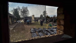 Buchada evlerden çıkarılan 28 ceset mezarlığa götürüldü