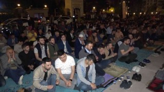 Kadir Gecesinde vatandaşlar camilere akın etti