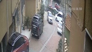 İstanbulda dehşet anları kamerada: Freni boşalan otomobil otoparktaki araçların üzerine uçtu