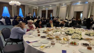Ruhani liderler ve başkonsoloslar İstanbul Valiliği tarafından düzenlenen iftar programında buluştu