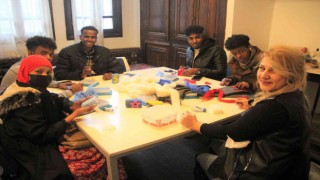 Somali ve Endonazyalı öğrenciler keçe sanatıyla buluştu