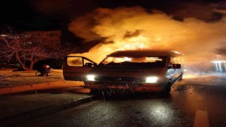 Yalovada yolcu minibüsü alev alev yandı