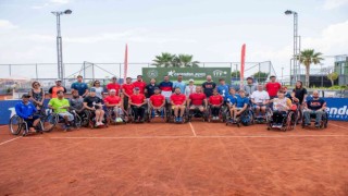 85 tekerlekli sandalye tenisçisi Antalyada kıyasıya mücadele etti