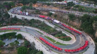 Antalyada binlerce kişinin Türk bayraklarıyla yürüyüşü havadan görüntülendi
