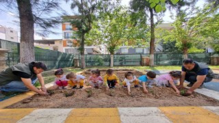 Aydın Büyükşehir Belediyesinin Ata Tohumları Projesi çocukların ellerinde büyüyor