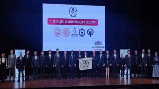 Bakan Derya Yanıktan İzmir Kavram Meslek Yüksekokuluna ödül