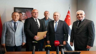 Beşiktaş Başkan Adayı Fuat Çimen listesini teslim etti