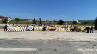 Genç Fenerbahçeliler sezonun son iç saha maçında takımını yalnız bırakmadı